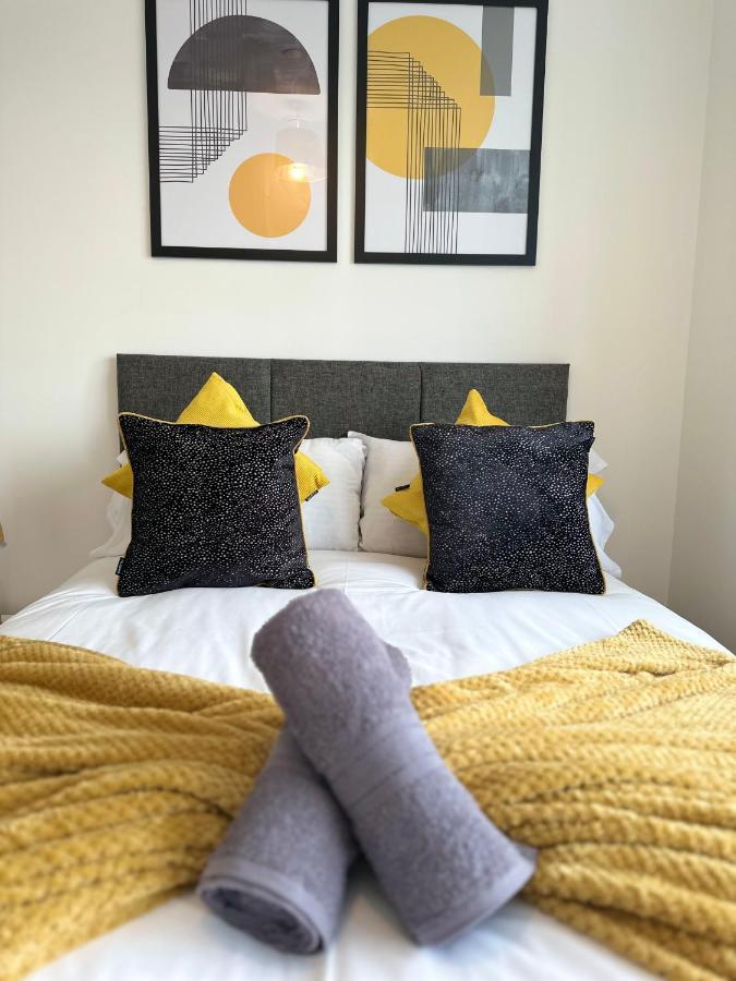 Sleek & Stylish Apartment By Dh Aparthotels Peterborough Dış mekan fotoğraf