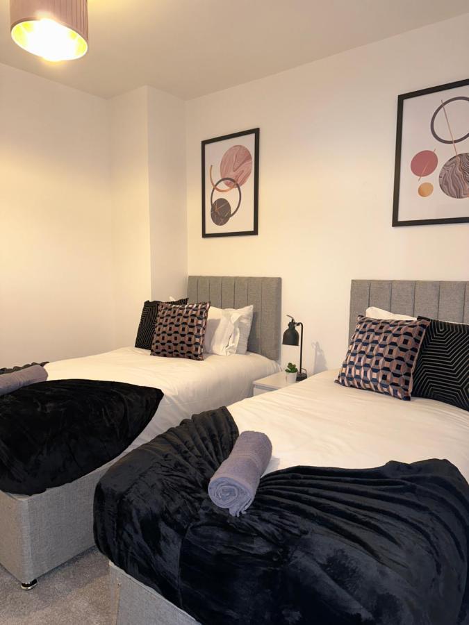 Sleek & Stylish Apartment By Dh Aparthotels Peterborough Dış mekan fotoğraf